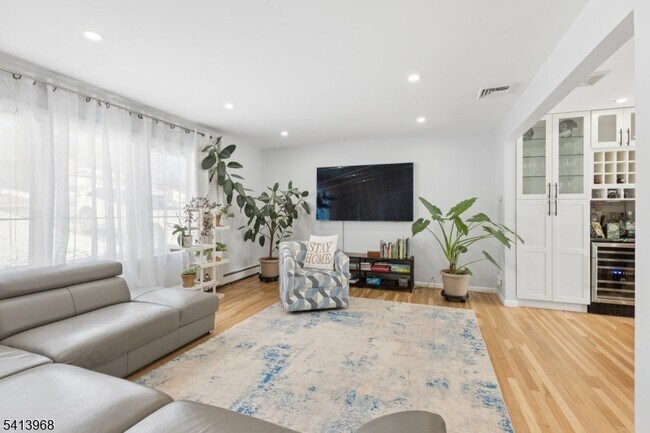 Foto del edificio - 11 Lewis Ln