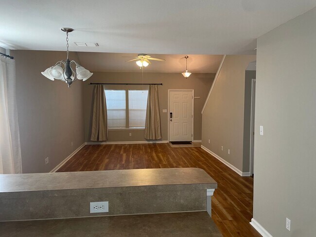 Foto del edificio - BEAUTIFUL 3/3 TOWNHOME FOR $1550