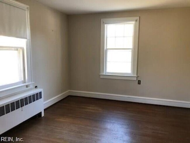 Building Photo - 4 BED 2.5BA SINGLE FAMILY HOME