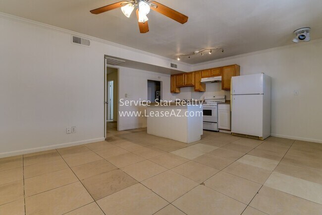 Building Photo - 2715 W Tuckey Ln
