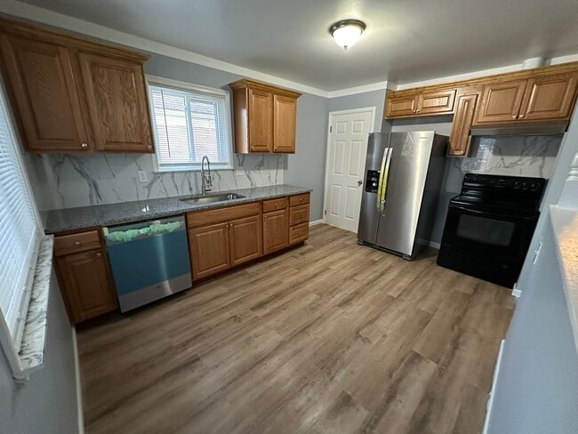 Foto del edificio - 19566 Webster St