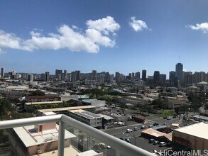 Building Photo - 1315 Kalakaua Ave