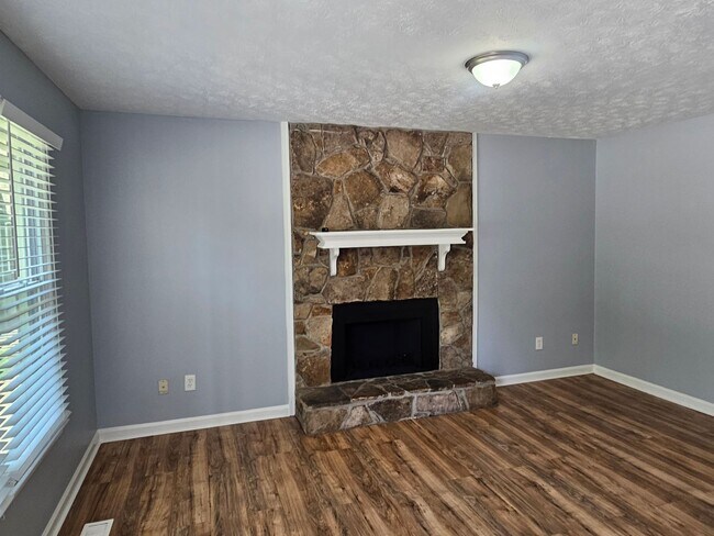 Foto del edificio - 3 bedroom 2 bath home with basement