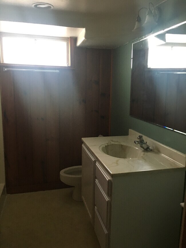 Baño - 1402 Broadway N