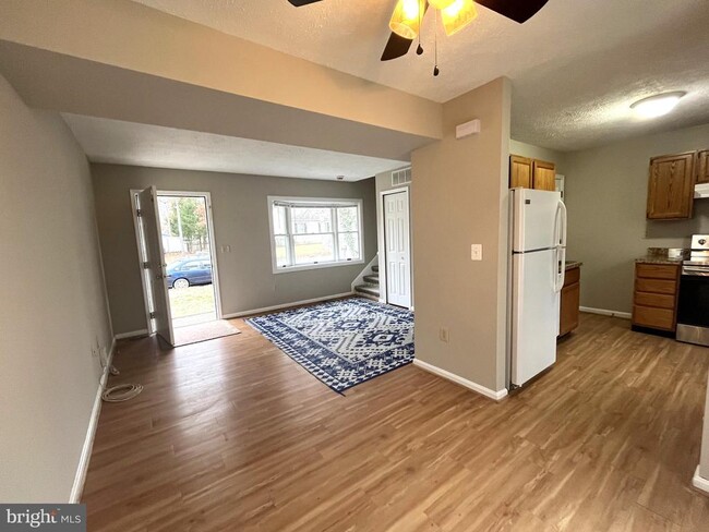 Foto del edificio - 1359 Jordan Dr