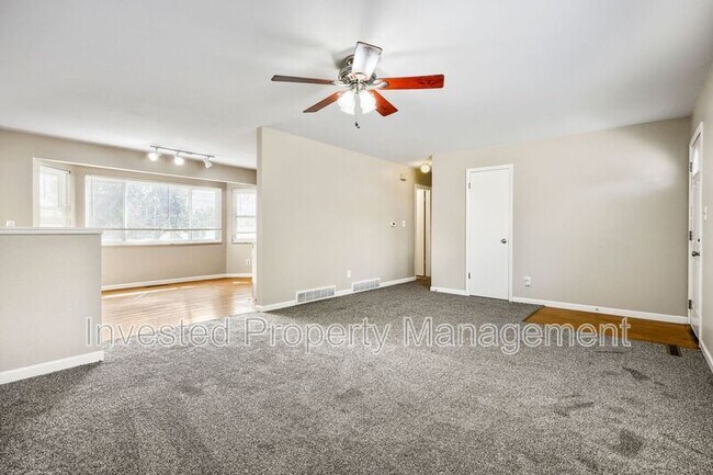 Foto del edificio - 403 Elmwood Dr