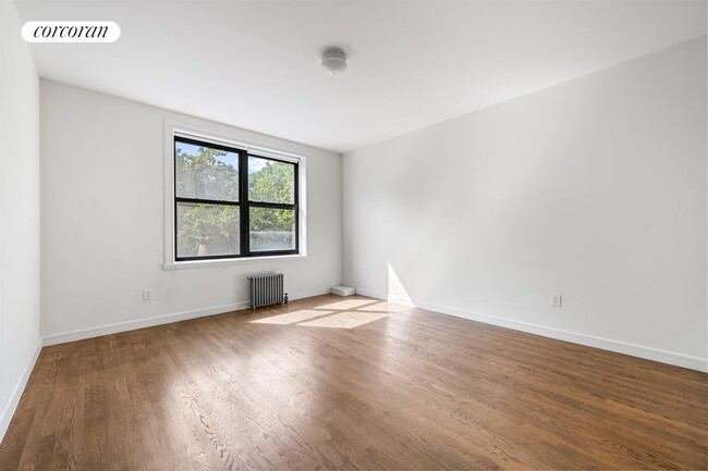 Building Photo - 710 Riverside Dr