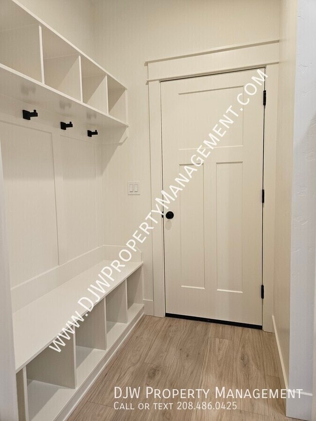 Foto del edificio - 1332 N Meadowglen Ave