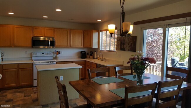 Building Photo - 4 br, 2.5 bath House - 9668 South Castle R...