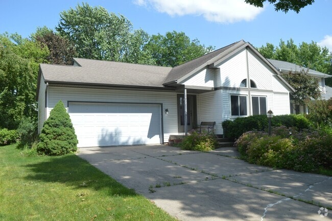 Building Photo - 7917 W Oakbrook Cir