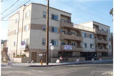 Primary Photo - 11835 Vanowen St