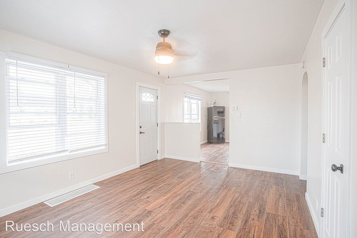 Building Photo - 2 br, 1 bath House - 926 Eastman Ave