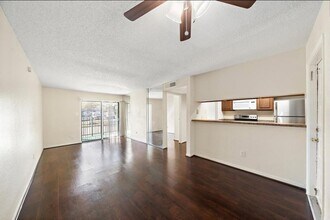 Building Photo - 2818 S Bartell Dr