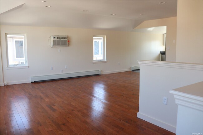 Building Photo - 102-16 Rau Ct
