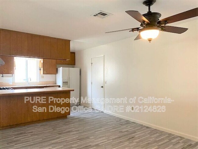 Building Photo - 2925 Luana Dr