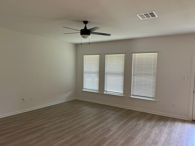 Foto del edificio - 41386 Rosewood Ln