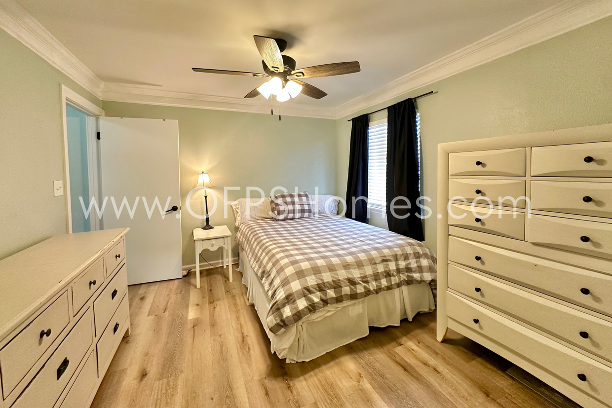 Primary Photo - FURNISHED UNIT AVAILABLE APRIL 1!