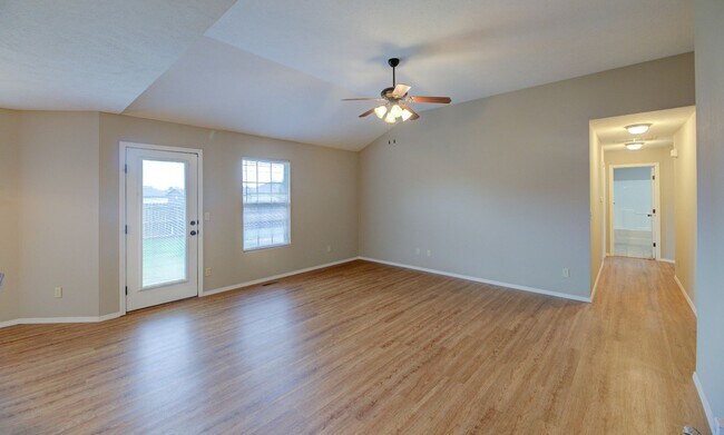 Foto del edificio - 3 bedroom home conveniently located on the east side of Republic