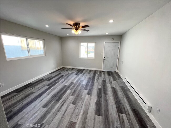Building Photo - 4225 W 120th Street Unit C