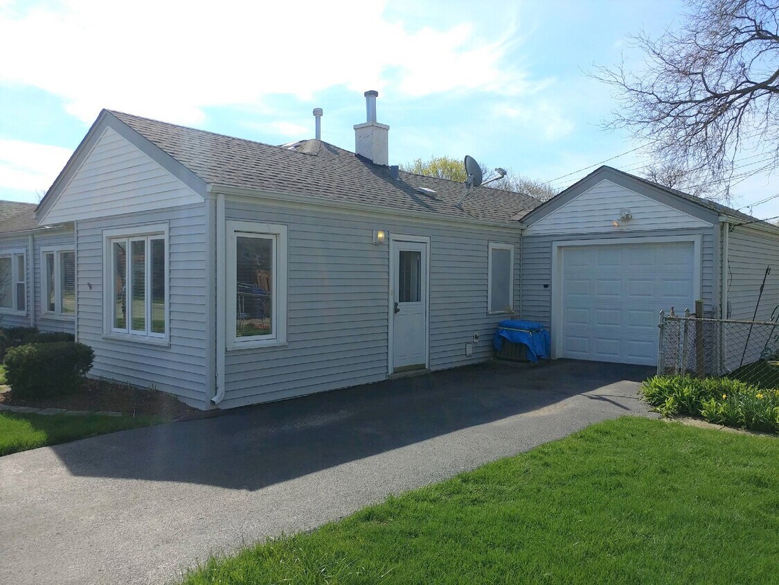 Foto principal - 5105 W 92nd St