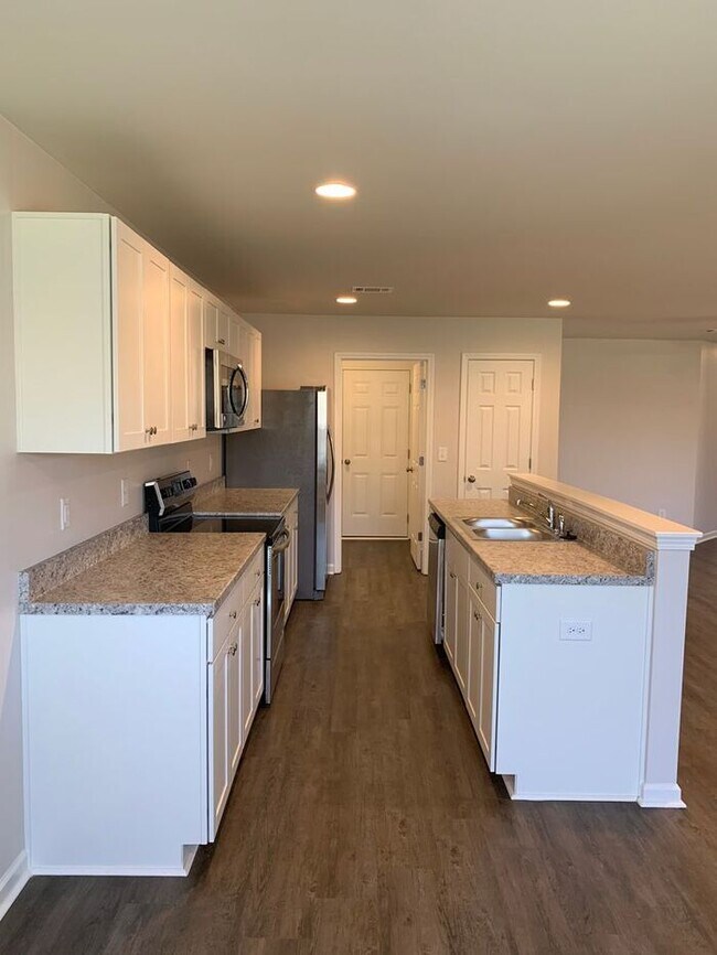 Building Photo - *$99 Move-In Special* Three Bedroom | Two ...