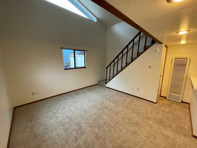 Building Photo - 518 4th St