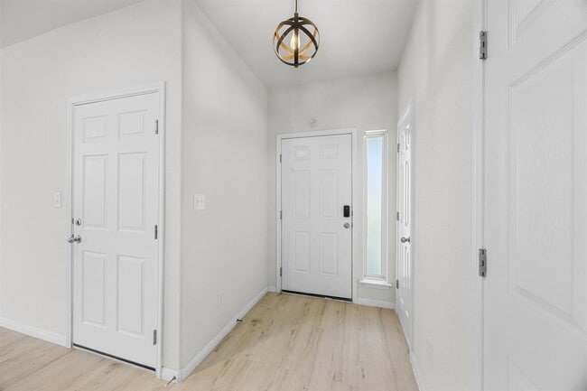 Building Photo - 305 Earl Keen St