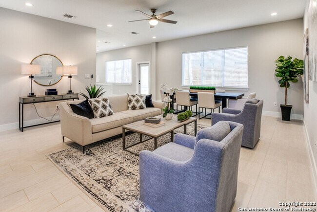 Foto del edificio - 3-BEDROOM LUXURY NEW CONSTRUCTION IN ALAMO...