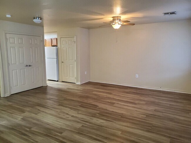 Foto del edificio - 1 BD / 1 BA