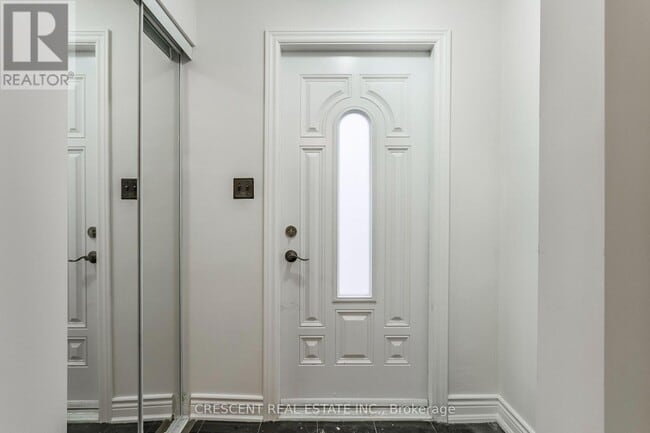 Building Photo - 261 Barrie Rd