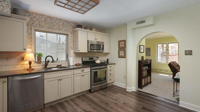 Kitchen - 203 Edgar Ave