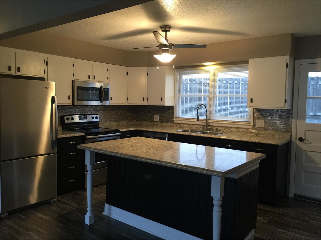 Foto principal - 1714 Lawrence Ave