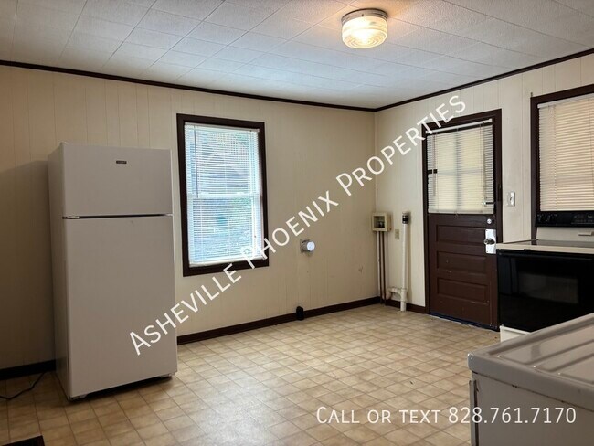 Building Photo - 66 Branning St