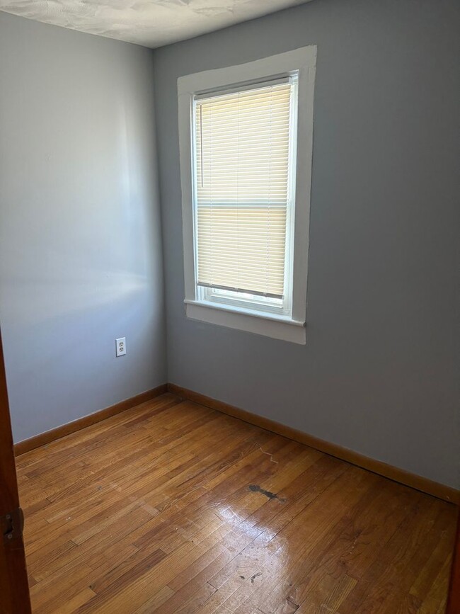 Building Photo - 26 James St