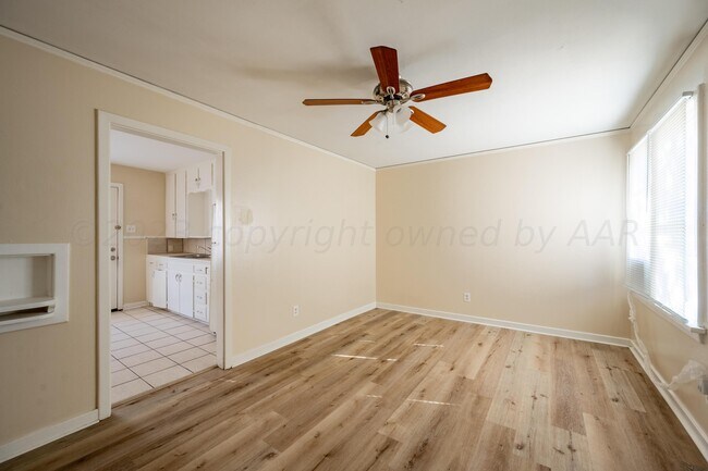 Building Photo - 1210 SW 10th Ave