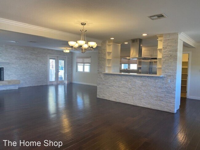 Building Photo - 3 br, 2 bath House - 141 E Fairway