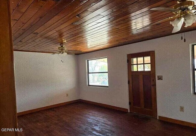 Foto del edificio - 515 N Silver St