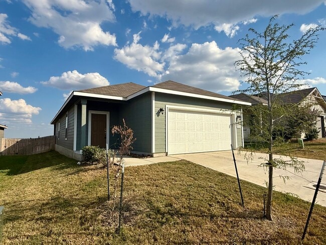 Foto del edificio - Lovely 1-story 4 bedroom/2 bath home is an...
