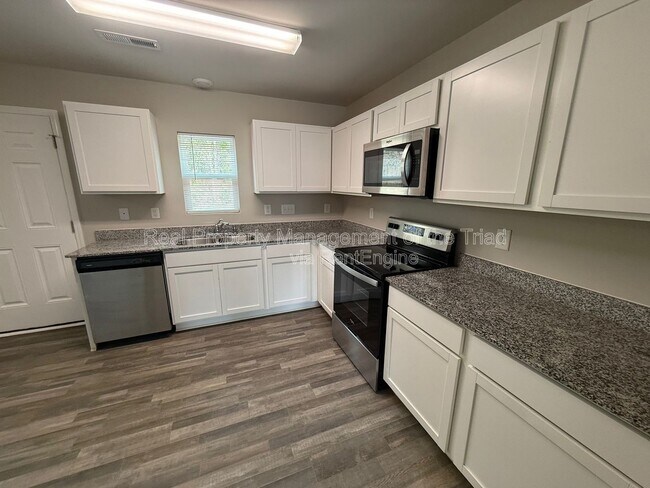 Foto del edificio - 3801 Miller Dr