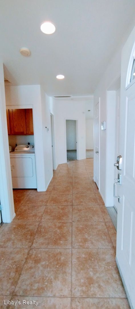 Building Photo - 3 br, 2 bath House - 6833 Saladin Ave