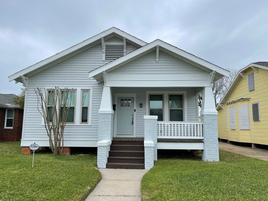 Freshly updated 2/2/Study home - Freshly updated 2/2/Study home