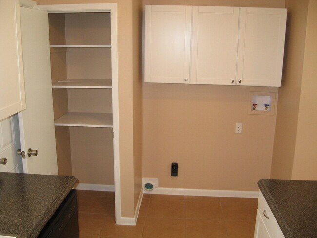 Foto del edificio - 545 Hickory Ave