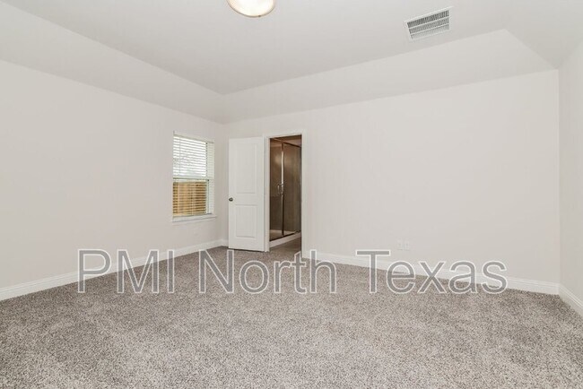 Foto del edificio - 715 Parrino pkwy