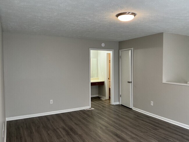 Foto del edificio - 19 Lost Creek Dr
