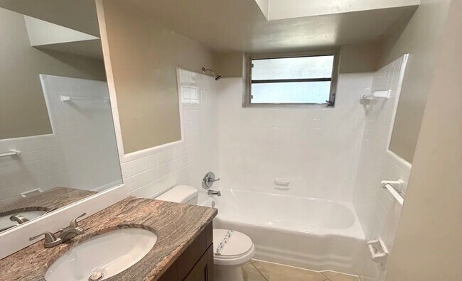 Foto del edificio - 2191 Pinetop Ln