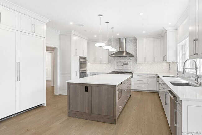 Building Photo - 229 Soundview Ave