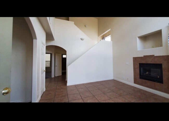 Building Photo - $250 OFF MAY RENT! 4 Bedroom house PLUS a ...