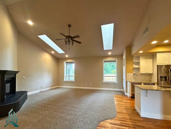Building Photo - 745 SE Winterfield Pl
