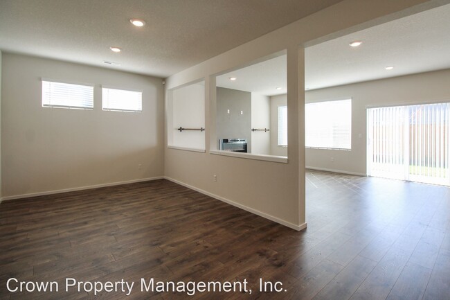 Building Photo - 4 br, 2.5 bath House - 4756 Astronaut Ave NE