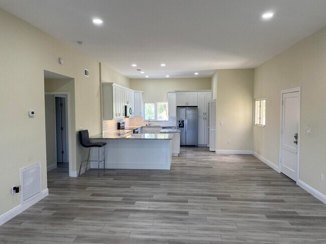 Building Photo - 5035 Harmony Cir